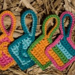 free crochet pattern, moogly, luggage tag, tag, label, scraps, craft, cheap, make your own