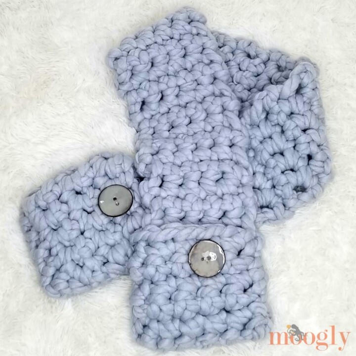 Cool Hand Pocket Scarf - Free Crochet Pattern on Moogly