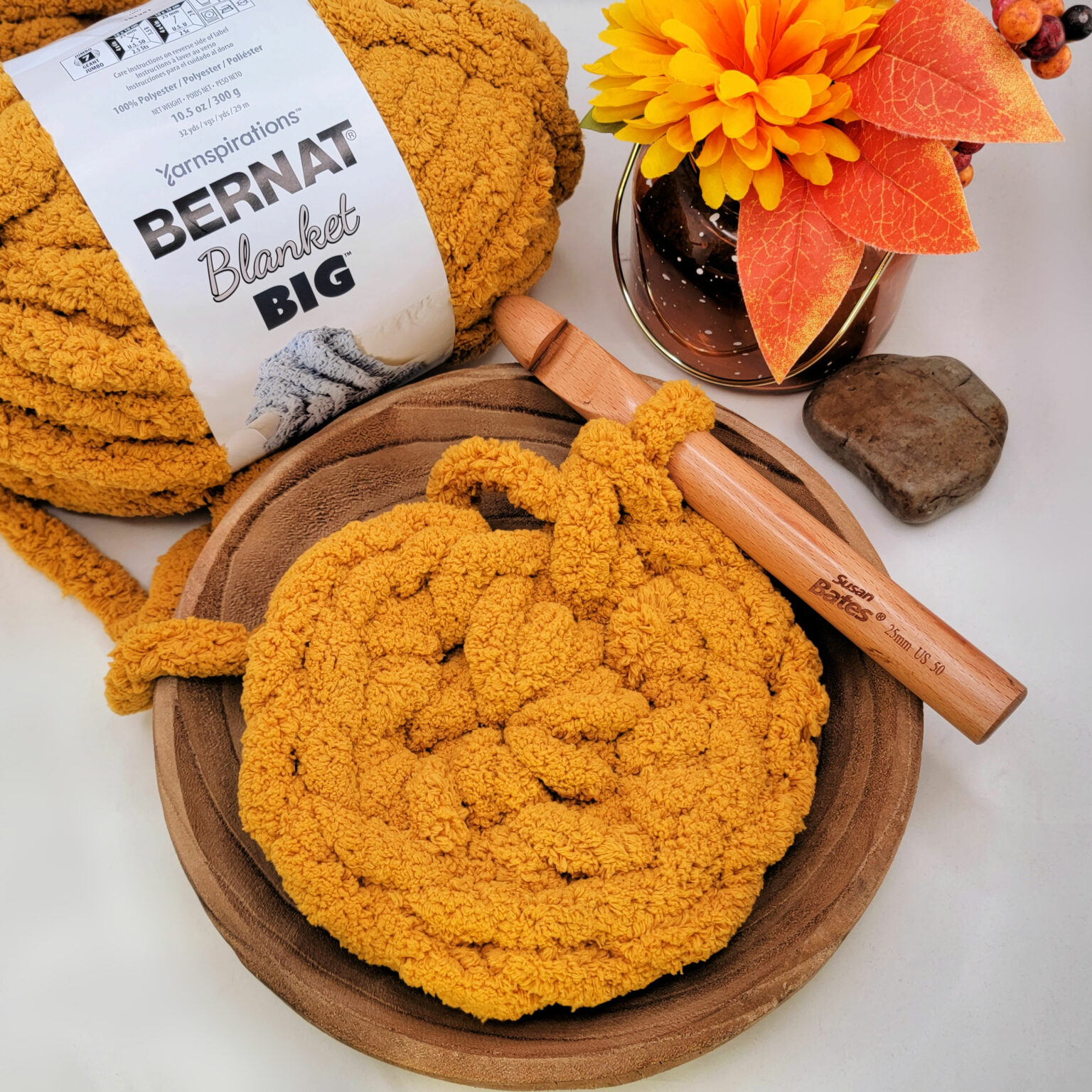 chunky-crochet-pumpkins-free-patterns-and-tutorials-moogly