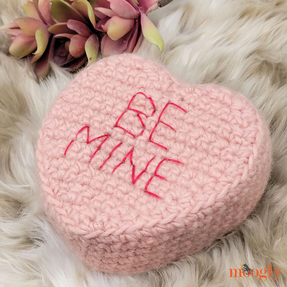 Conversation Heart Crochet Box - Free Pattern on Moogly