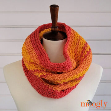 Mimosa Cowl - free crochet pattern on Moogly