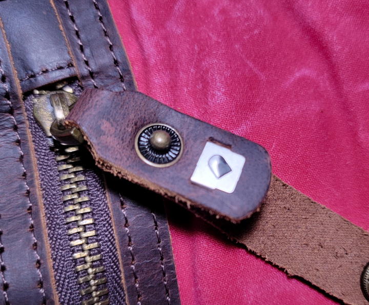 della Q and TL Yarn Crafts Vivid Rose Maker's Mini Messenger Giveaway